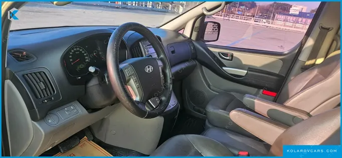 HYUNDAI STAREX 5-SEATER VAN