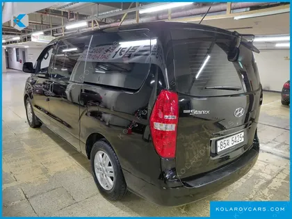 HYUNDAI STAREX 5-SEATER VAN