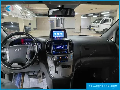 HYUNDAI STAREX 5-SEATER VAN
