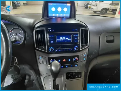 HYUNDAI STAREX 5-SEATER VAN