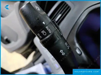 HYUNDAI STAREX 5-SEATER VAN
