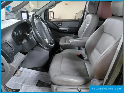 HYUNDAI STAREX 5-SEATER VAN