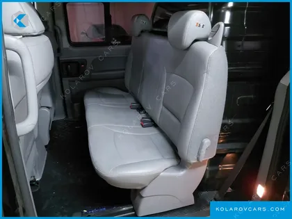 HYUNDAI STAREX 5-SEATER VAN