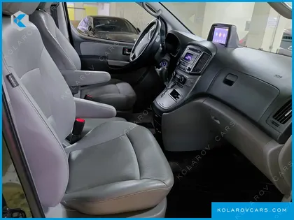HYUNDAI STAREX 5-SEATER VAN