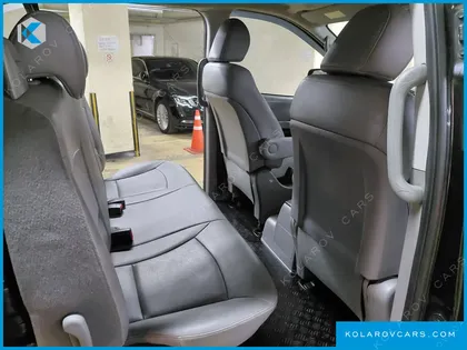 HYUNDAI STAREX 5-SEATER VAN