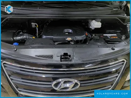HYUNDAI STAREX 5-SEATER VAN