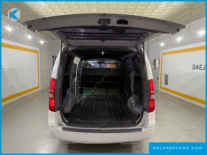 HYUNDAI STAREX 3-SEATER VAN