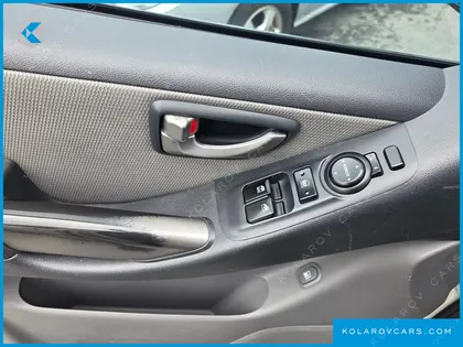 HYUNDAI STAREX 12-SEATER WAGON