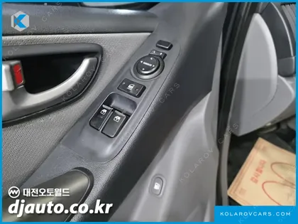 HYUNDAI STAREX 12-SEATER WAGON