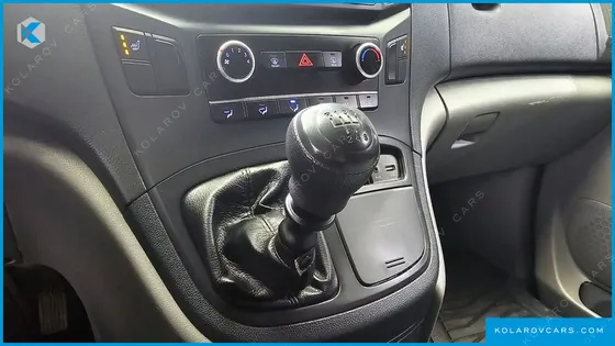 HYUNDAI STAREX 3-SEATER VAN