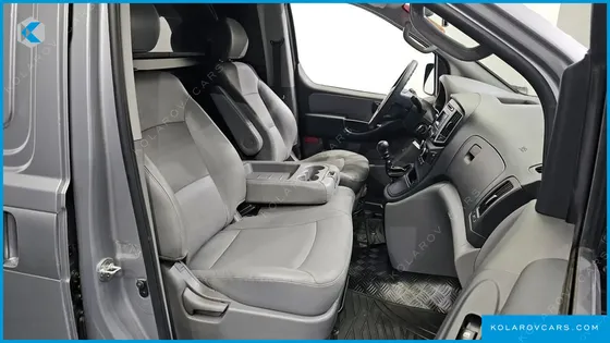 HYUNDAI STAREX 3-SEATER VAN