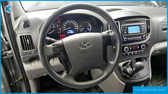 HYUNDAI STAREX 3-SEATER VAN