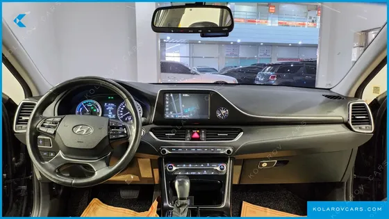 HYUNDAI GRANDEUR PREMIUM