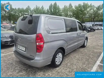HYUNDAI STAREX 5-SEATER VAN