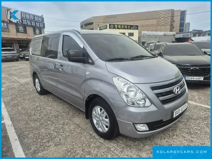 HYUNDAI STAREX 5-SEATER VAN