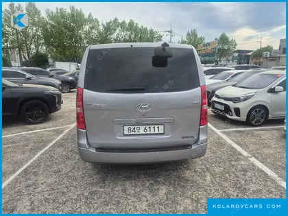HYUNDAI STAREX 5-SEATER VAN