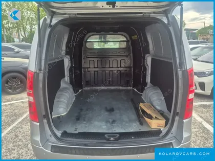 HYUNDAI STAREX 5-SEATER VAN