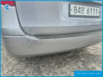 HYUNDAI STAREX 5-SEATER VAN