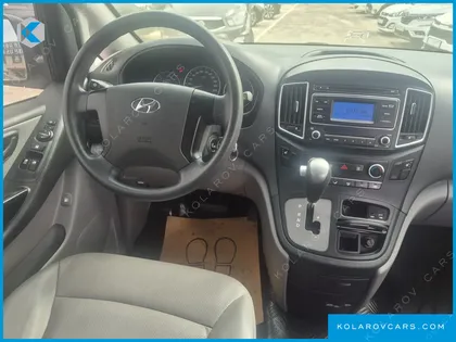 HYUNDAI STAREX 5-SEATER VAN