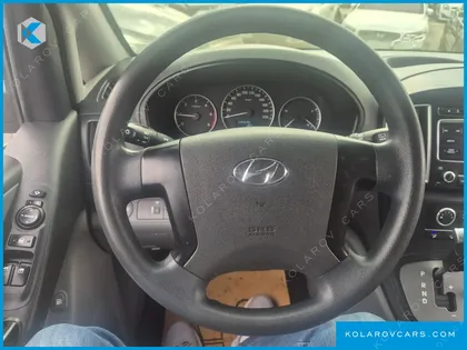 HYUNDAI STAREX 5-SEATER VAN