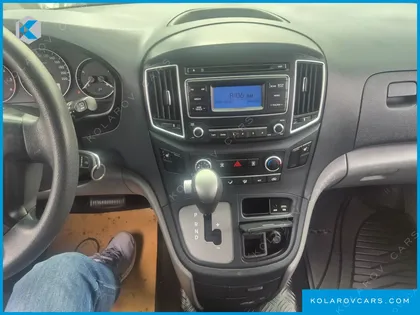 HYUNDAI STAREX 5-SEATER VAN