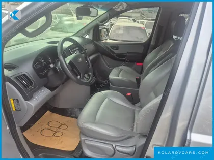 HYUNDAI STAREX 5-SEATER VAN