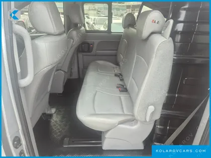 HYUNDAI STAREX 5-SEATER VAN