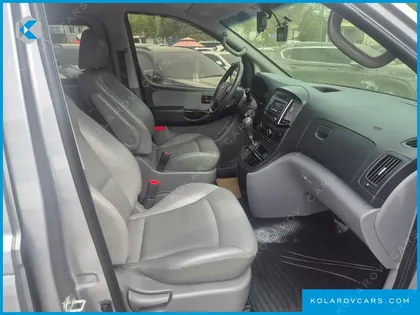 HYUNDAI STAREX 5-SEATER VAN