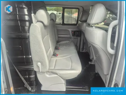 HYUNDAI STAREX 5-SEATER VAN
