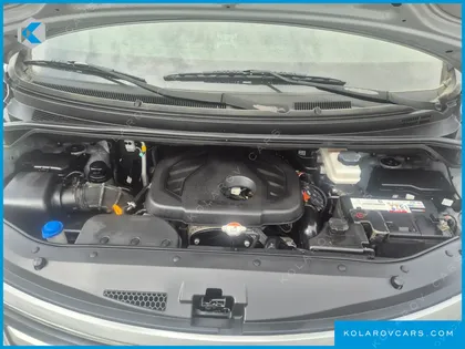 HYUNDAI STAREX 5-SEATER VAN