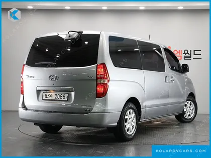 HYUNDAI STAREX 5-SEATER VAN