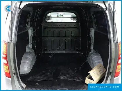 HYUNDAI STAREX 5-SEATER VAN