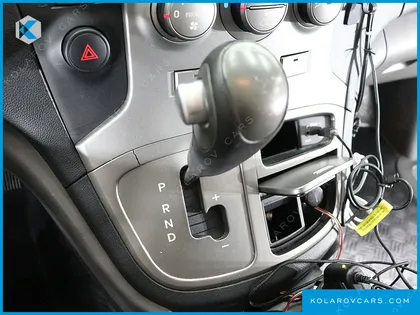 HYUNDAI STAREX 5-SEATER VAN