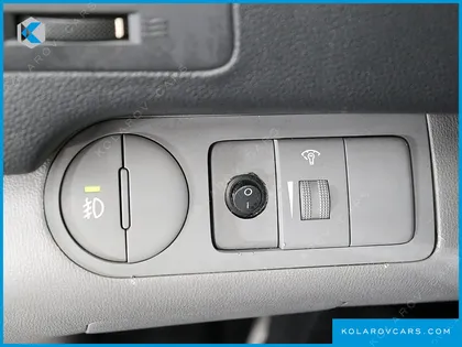 HYUNDAI STAREX 5-SEATER VAN
