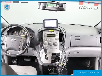 HYUNDAI STAREX 5-SEATER VAN