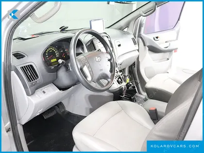 HYUNDAI STAREX 5-SEATER VAN