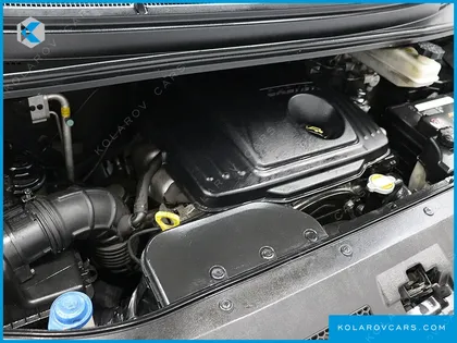 HYUNDAI STAREX 5-SEATER VAN