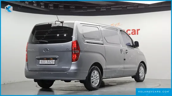 HYUNDAI STAREX 3-SEATER VAN