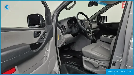 HYUNDAI STAREX 3-SEATER VAN