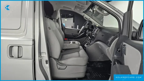 HYUNDAI STAREX 3-SEATER VAN