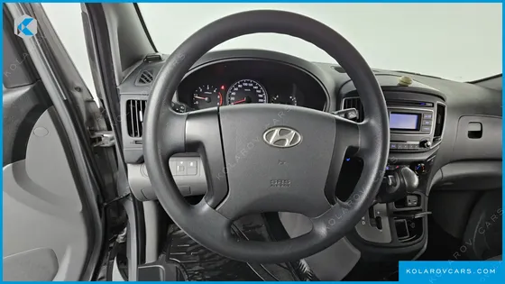 HYUNDAI STAREX 3-SEATER VAN
