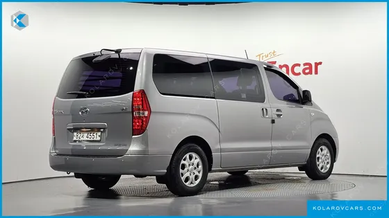 HYUNDAI STAREX 5-SEATER VAN