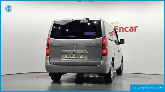 HYUNDAI STAREX 5-SEATER VAN