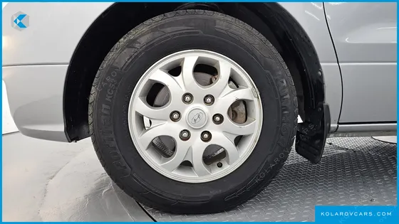 HYUNDAI STAREX 5-SEATER VAN
