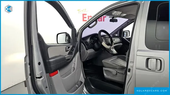 HYUNDAI STAREX 5-SEATER VAN