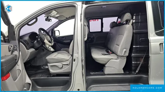 HYUNDAI STAREX 5-SEATER VAN