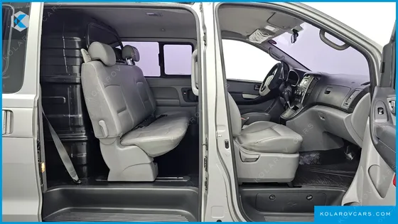 HYUNDAI STAREX 5-SEATER VAN