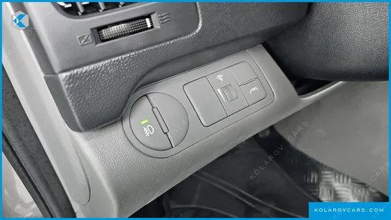 HYUNDAI STAREX 5-SEATER VAN