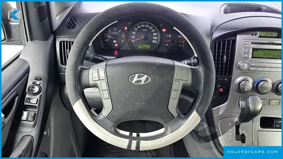 HYUNDAI STAREX 5-SEATER VAN