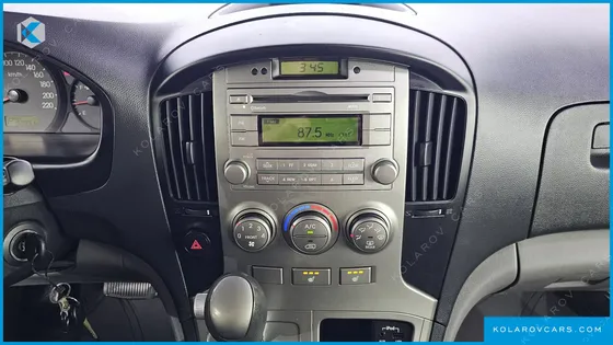 HYUNDAI STAREX 5-SEATER VAN